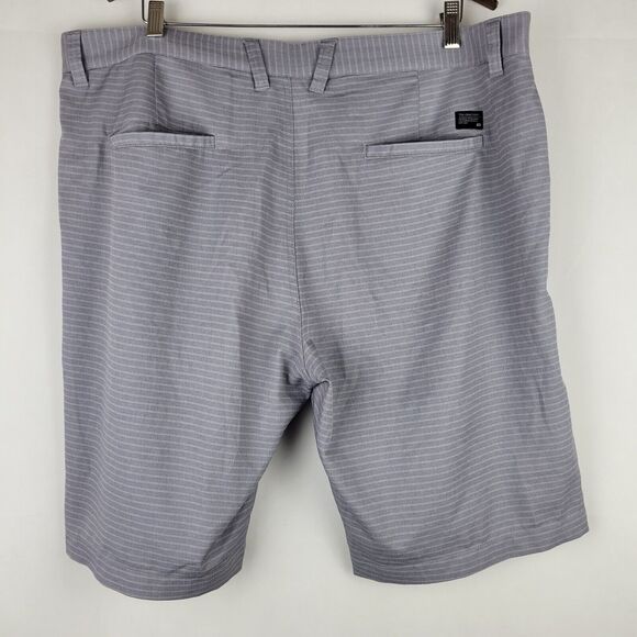 Travis Mathew 12" Shorts Mens 40 Gray White Stripe Stretch Performance Golf - Picture 8 of 15